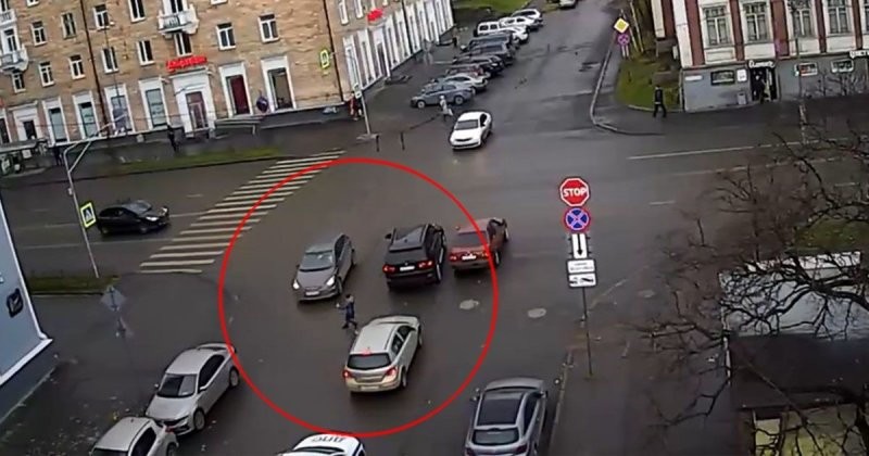 Ребенок выскочил под колеса автомобиля в Петрозаводске