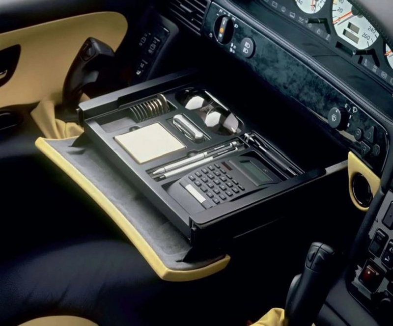 Mercedes-Benz SL с джойстиками вместо руля и факсом