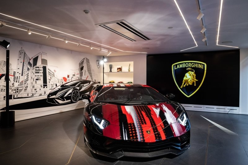 Японская культура и итальянская красота: модельер превратил Lamborghini Aventador S в арт-объект