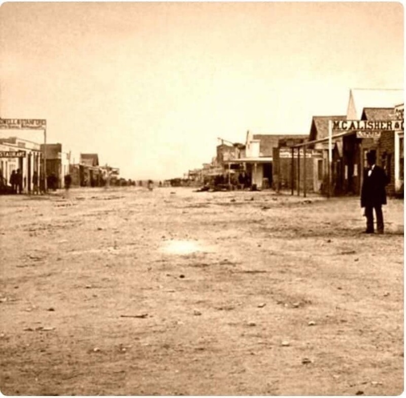 Tombstone’s Allen Street, начало 1880ых  