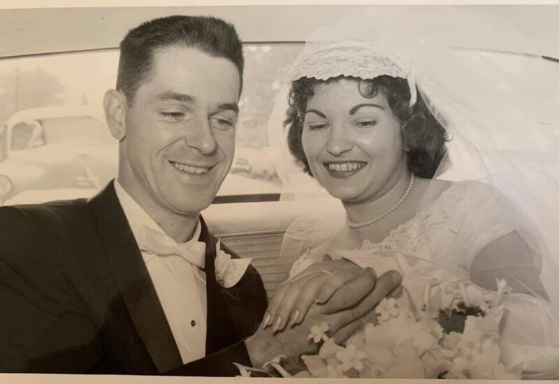 "Свадебная фотография моих бабушки и дедушки. Середина 1950-х"