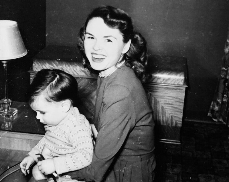 "Красивая улыбка моей тети, 1950 год"