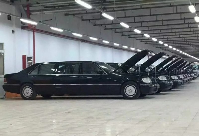 8 лимузинов W140 Mercedes-Benz Pullman на одном фото: возможно самый дорогой техосмотр в истории