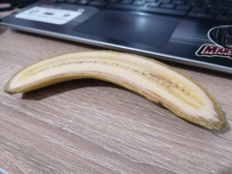 «Мой парень делится со мной бананом ВОТ ТАК»