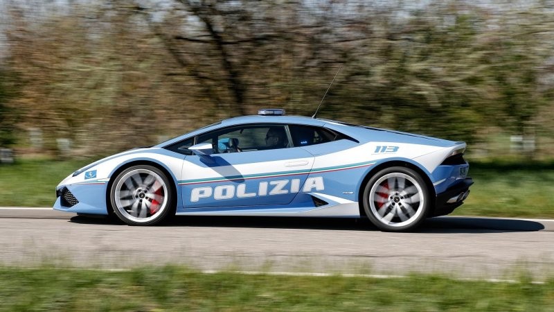 Итальянские полицейские спасают жизни: транспортировка донорской почки на полицейском Lamborghini