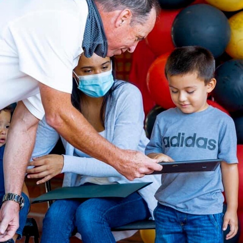 В Лос-Анджелесе сделали почетным спасателем четырехлетнего мальчика 