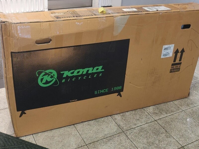 Некоторые производители велосипедов печатают изображение телевизора на коробке, чтобы доставщики обращались с товаром более осторожно