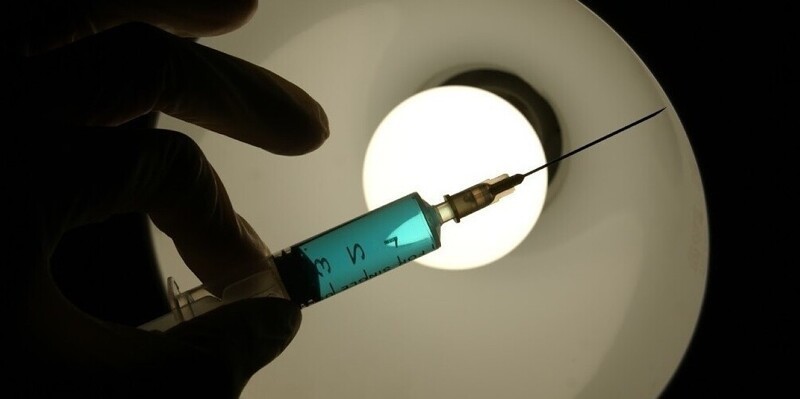 Три медика, привитые вакциной "Спутник V", заразились коронавирусом