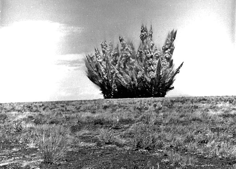 1 августа 1968 года в результате взрыва на поверхности лавового потока Блэк-Пойнт на реке Литл-Колорадо, к северу от Флагстаффа, штат Аризона, образовался большой испытательный кратер