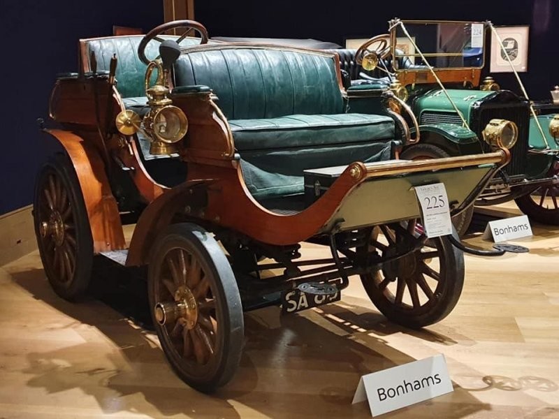9. Arrol-Johnston 10/12HP Dogcart 1902 года продан за £96,600 (10 700 000 руб.).