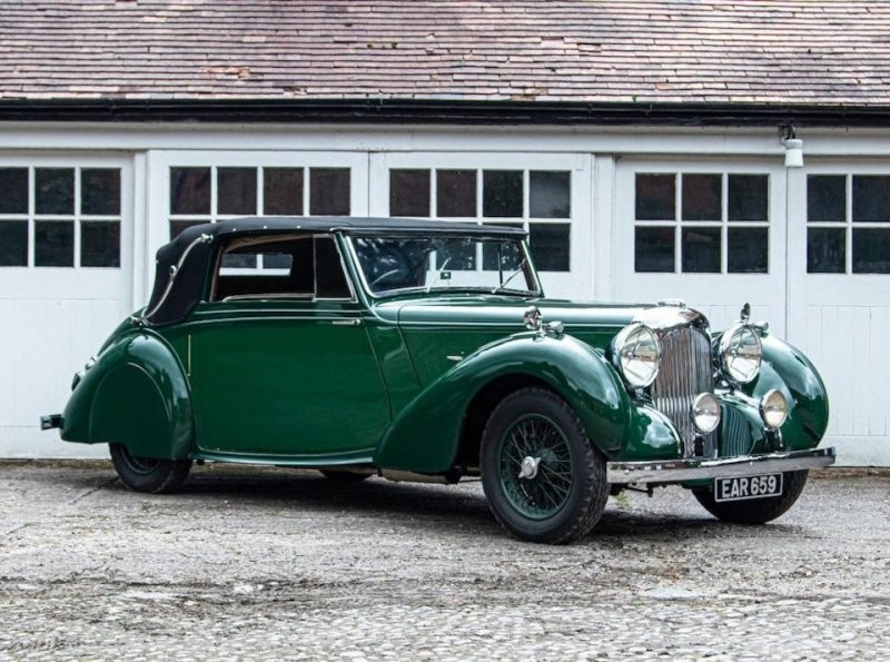 7. Lagonda V12 Drophead Coupé в кузове от James Young 1938 года продана за £132,250 (16 900 000 руб.).