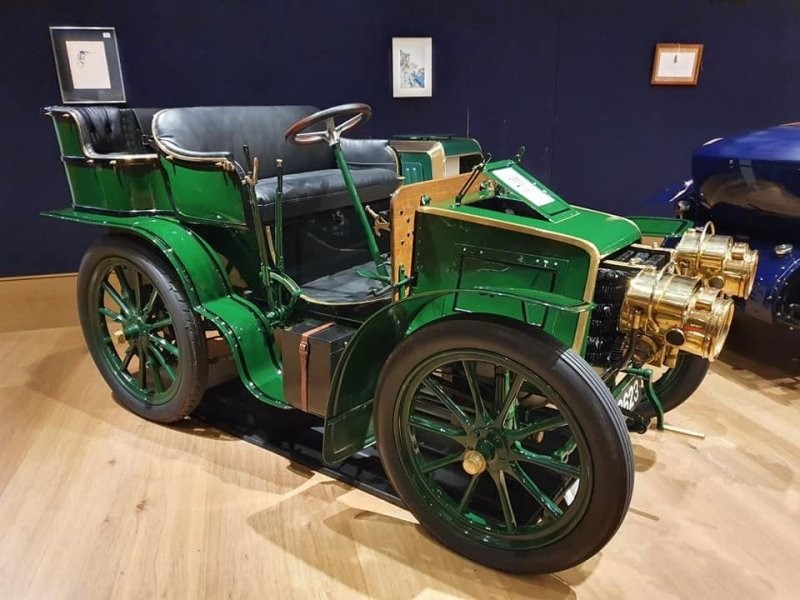 2. Panhard et Levassor Type A2 1901 года продали за £322,000 (34 150 000 руб.). Продан в Германию.
