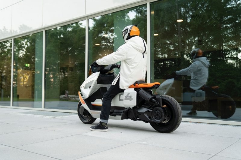 BMW Motorrad Definition CE 04 — новый городской эталон транспорта на двух колесах