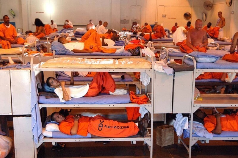 13. Тюрьма в штате Калифорния, США
