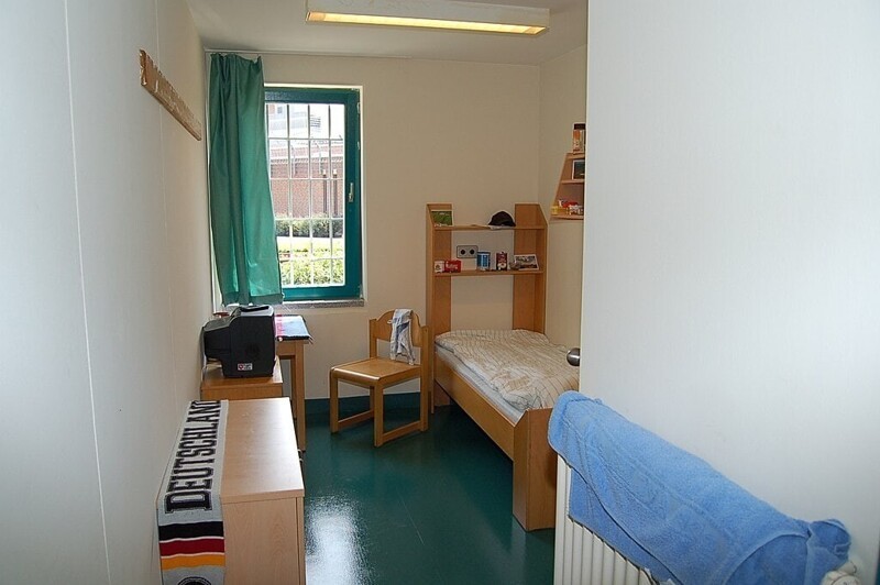 8. Тюремная камера в городе Ольденбург, Германия