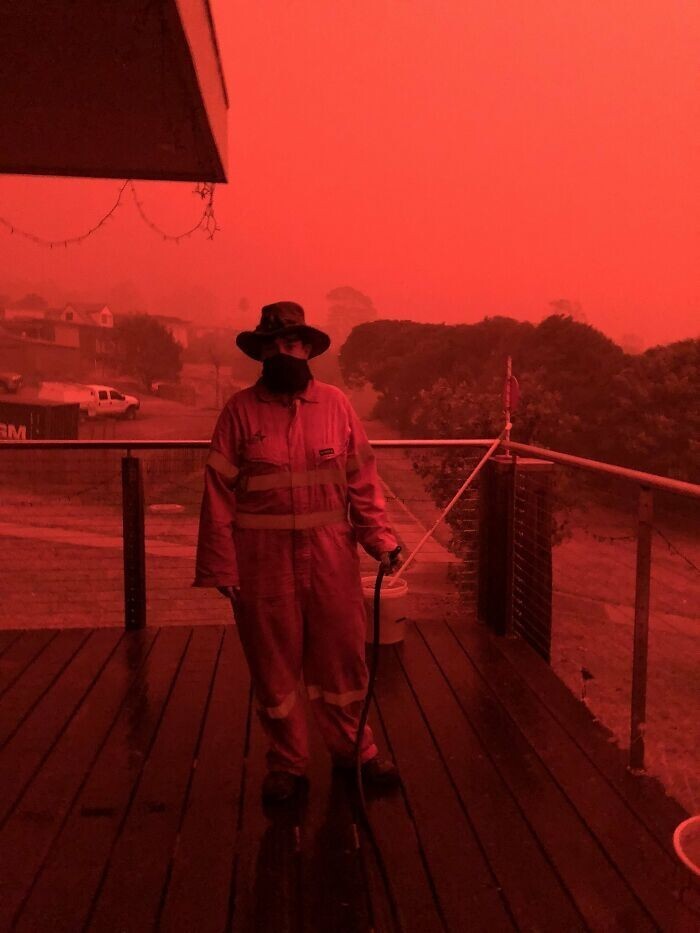 11. "Никаких фотофильтров. Просто Австралия вся красная из-за лесных пожаров"
