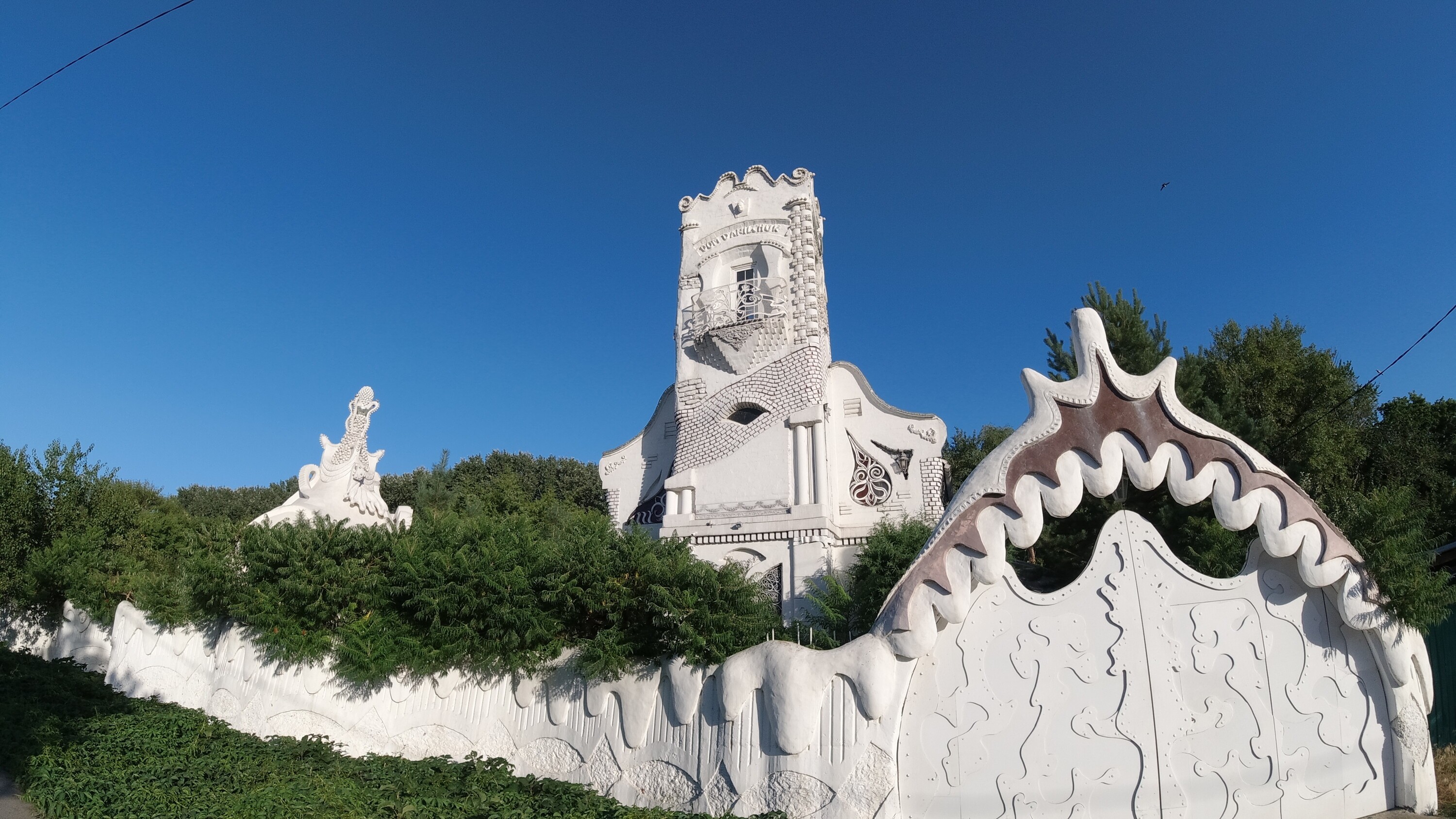 Castle волжский. Сахарный замок Волгоград. Сахарный дворец Волгоград. Сахарный замок в Волгоградской области. Замок в поселке сахарный Волгоградской.