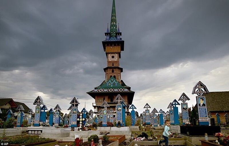 "Веселое кладбище" в румынской деревне Сапанта
