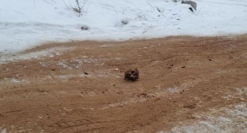 В российском городе дороги посыпали песком с кладбища