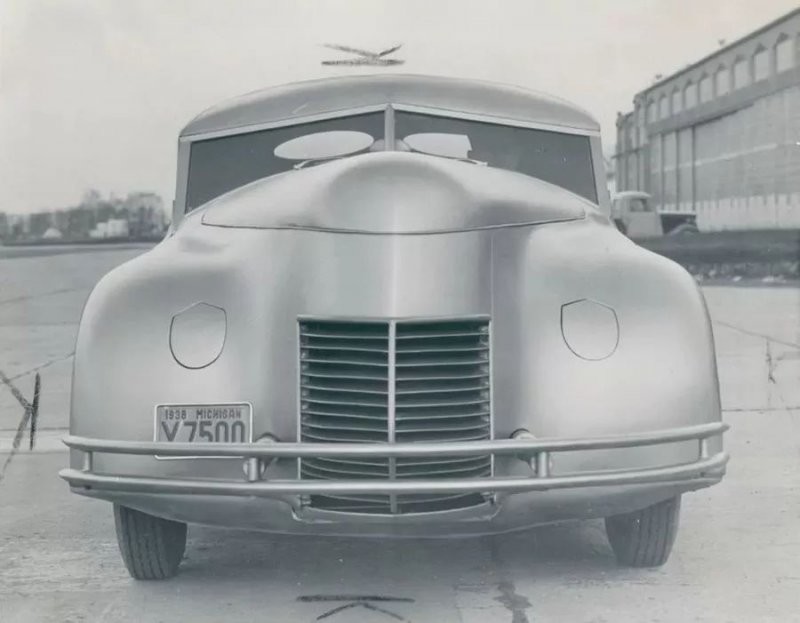 Прототип Streamlined Retractable Hardtop 1938 года, который спроектировал и построил летчик из Калифорнии