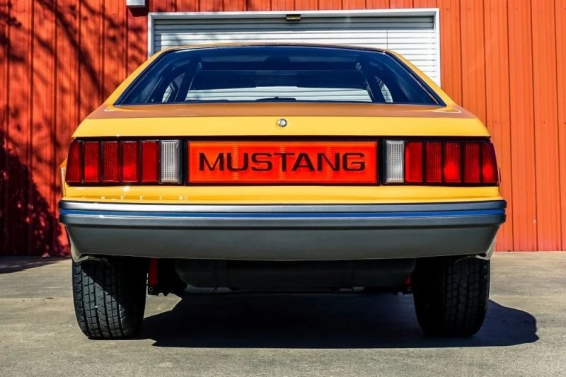Чтобы ни у кого не возникало сомнений, что это Mustang - надпись сделали максимально крупной...