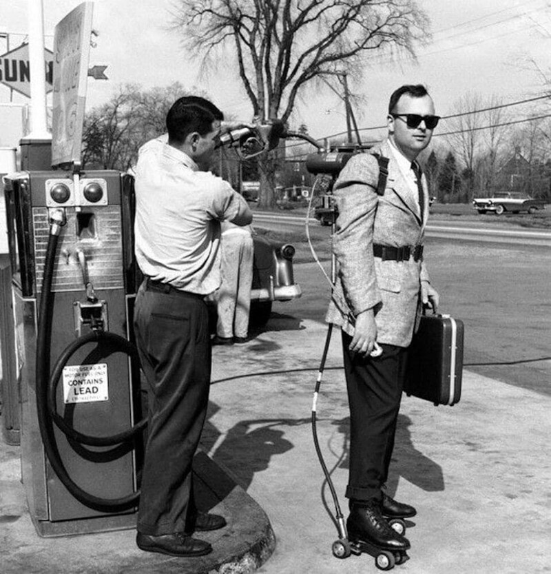 12. Продавец моторизованных роликовых коньков в Калифорнии, 1961 год