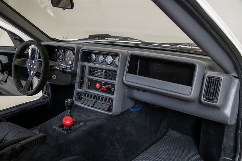 Ультра-редкий гоночный Ford RS200 Evolution из 80-х