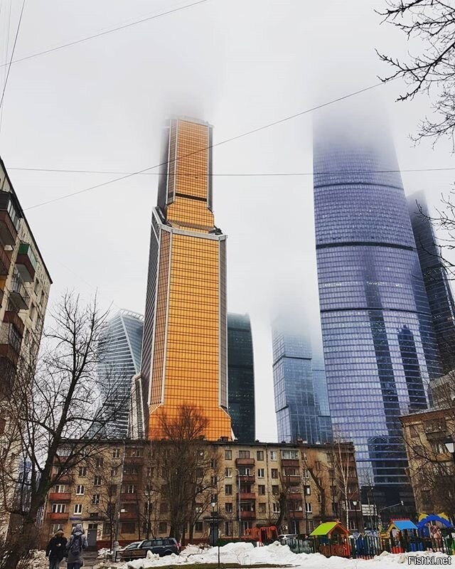 Contrast city. Москва Сити и пятиэтажки контраст. Москва Москва Сити контраст. Москва Сити и 5 этажки. Контраст Москва Сити и хрущевки.