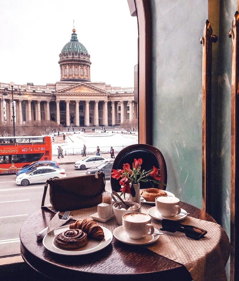 Утро в Петербурге начинается с кофе