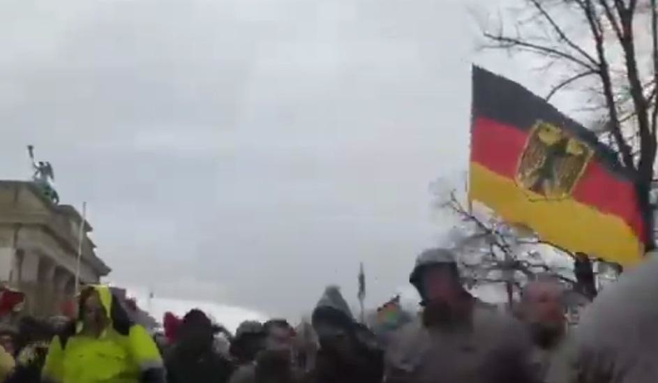 Митинг в Берлине против нарушения прав и свобод  в связи с COVID-19 закончился жёстким разгоном