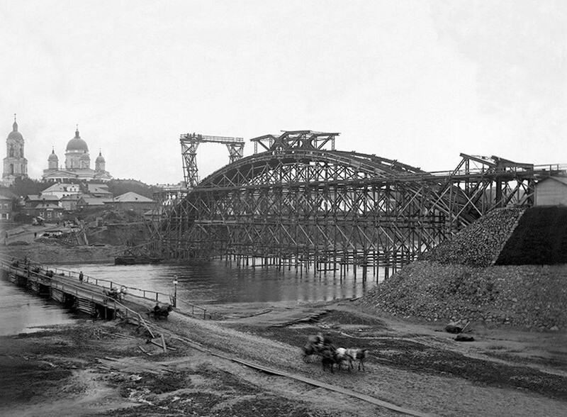 Строительство первого в России арочного моста по проекту профессора Белелюбского, Боровичи, 1904 год