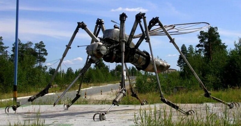 2. Памятник комару, Ноябрьск