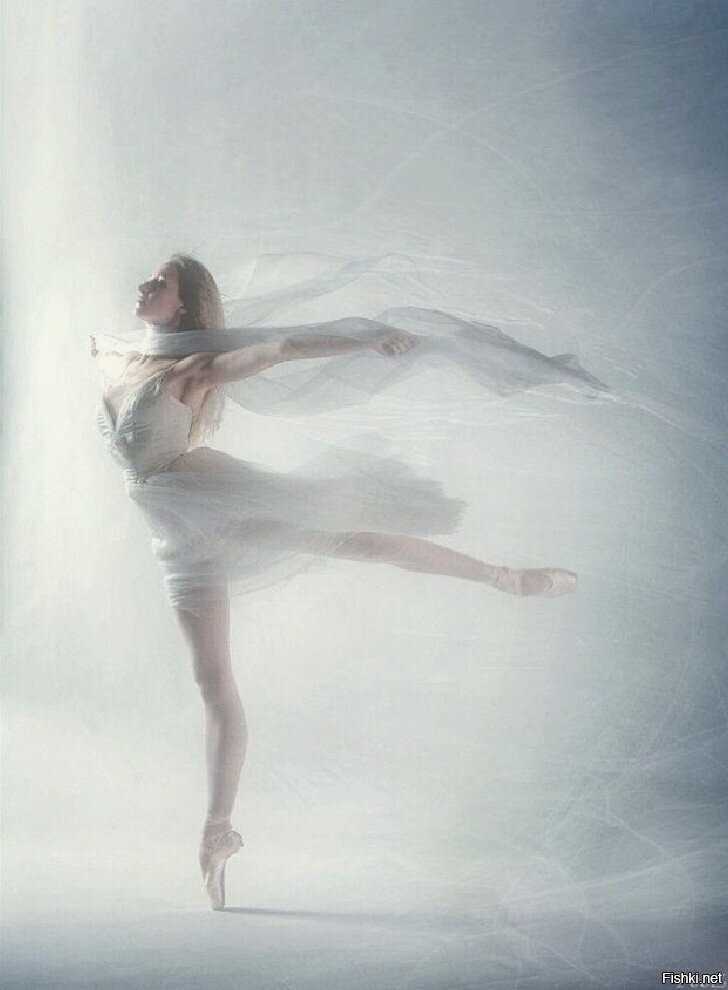 Песня летающего танца. Девушка легкость. Балерина в облаках. Нежная балерина. Полет балерины.