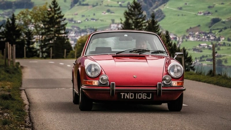 Перегон здорового человека: Италия - Великобритания на Porsche 911 Targa 1971 года