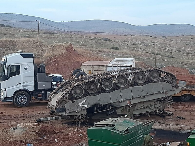 Как израильские военные пытались погрузить боевой танк на тягач