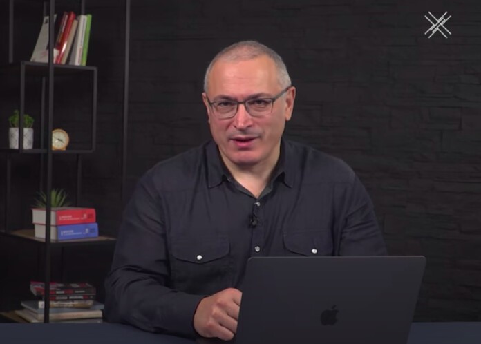 <p>В 2017 дал интервью Дудю, его посмотрели 16 млн пользователей. Есть у Ходорковского и собственный <a href="https://www.youtube.com/channel/UCAg74TJrwfpuCp1Jo3ZHMjA">Ютуб-канал</a> с 646 тыс подписчиков</p>