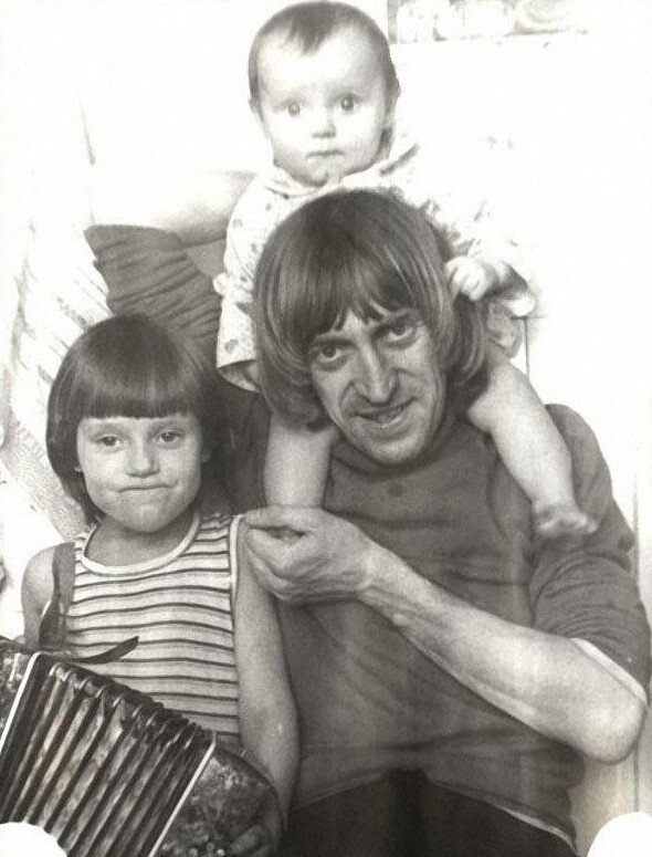 Виктор Авилов со своими дочерьми