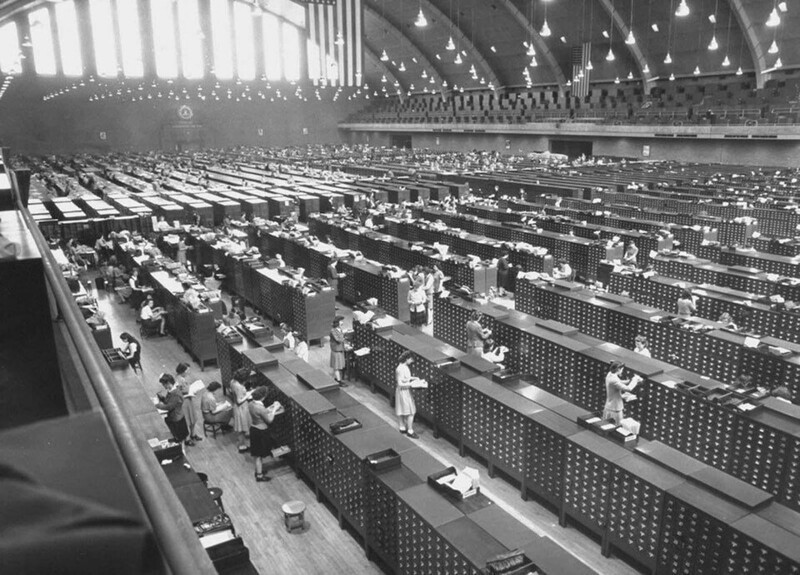 7. Хранилище отпечатков пальцев в штаб-квартире ФБР, 1944 год