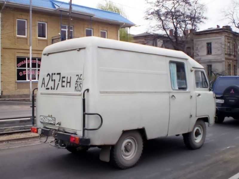 Грузопассажирский фургон на базе ТС-17144У производства ульяновского комплекса АКРО. Машина 2000 года — это один из последних серийных УАЗоидов. 2008, Пятигорск