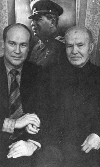 Писатель Феликс Чуев и 91-летний Вячеслав Молотов в квартире Молотова в Москве, 1981 год