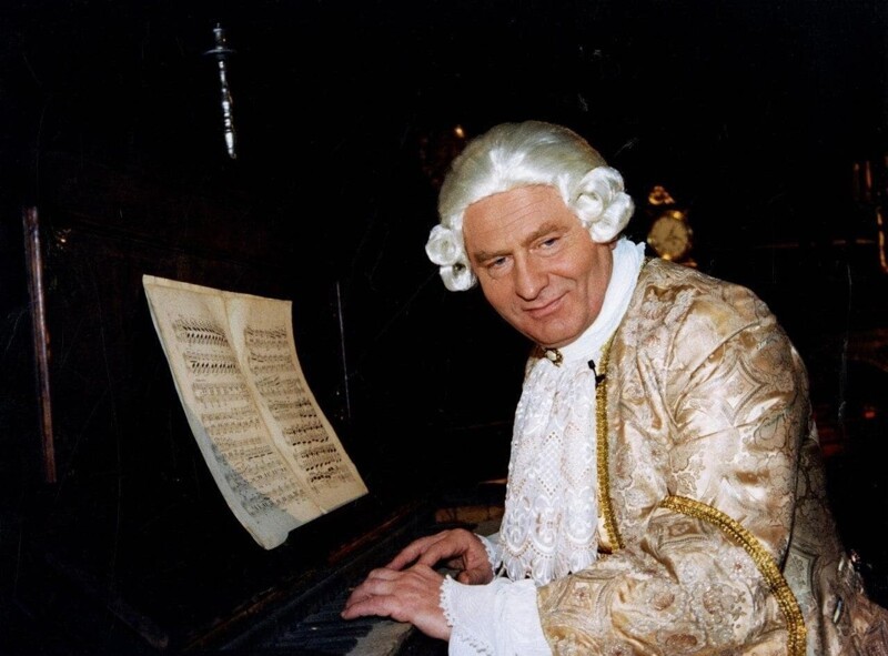 Владимир Жириновский в роли Моцарта, 1999 год