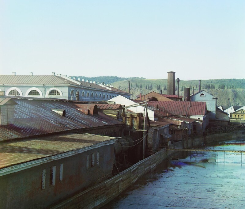 Часть Златоустовского завода. Снято с запруды реки Ай