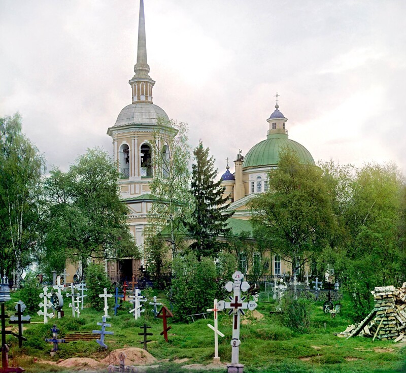 Кладбищенская Крестовоздвиженская церковь. Осташков