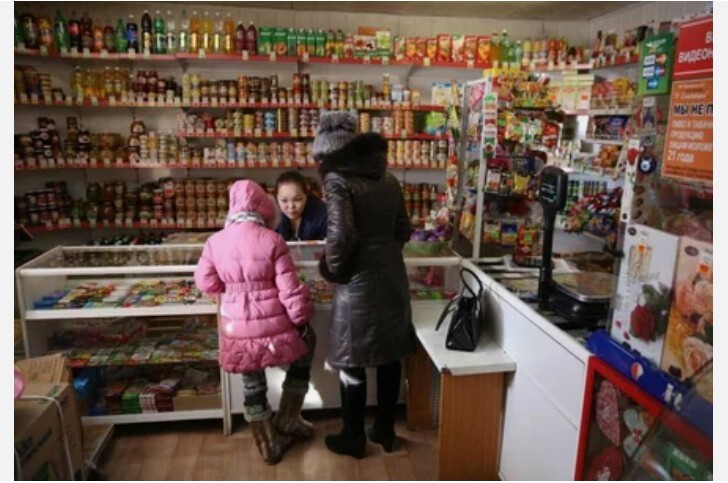 В магазинах Белой горы на удивление много продуктов, но цены здесь значительно выше, чем в крупных российских городах.