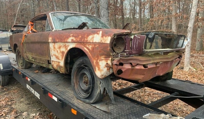 Ford Mustang 1965 года — живое доказательство того, что иногда ржавчина может стоить денег