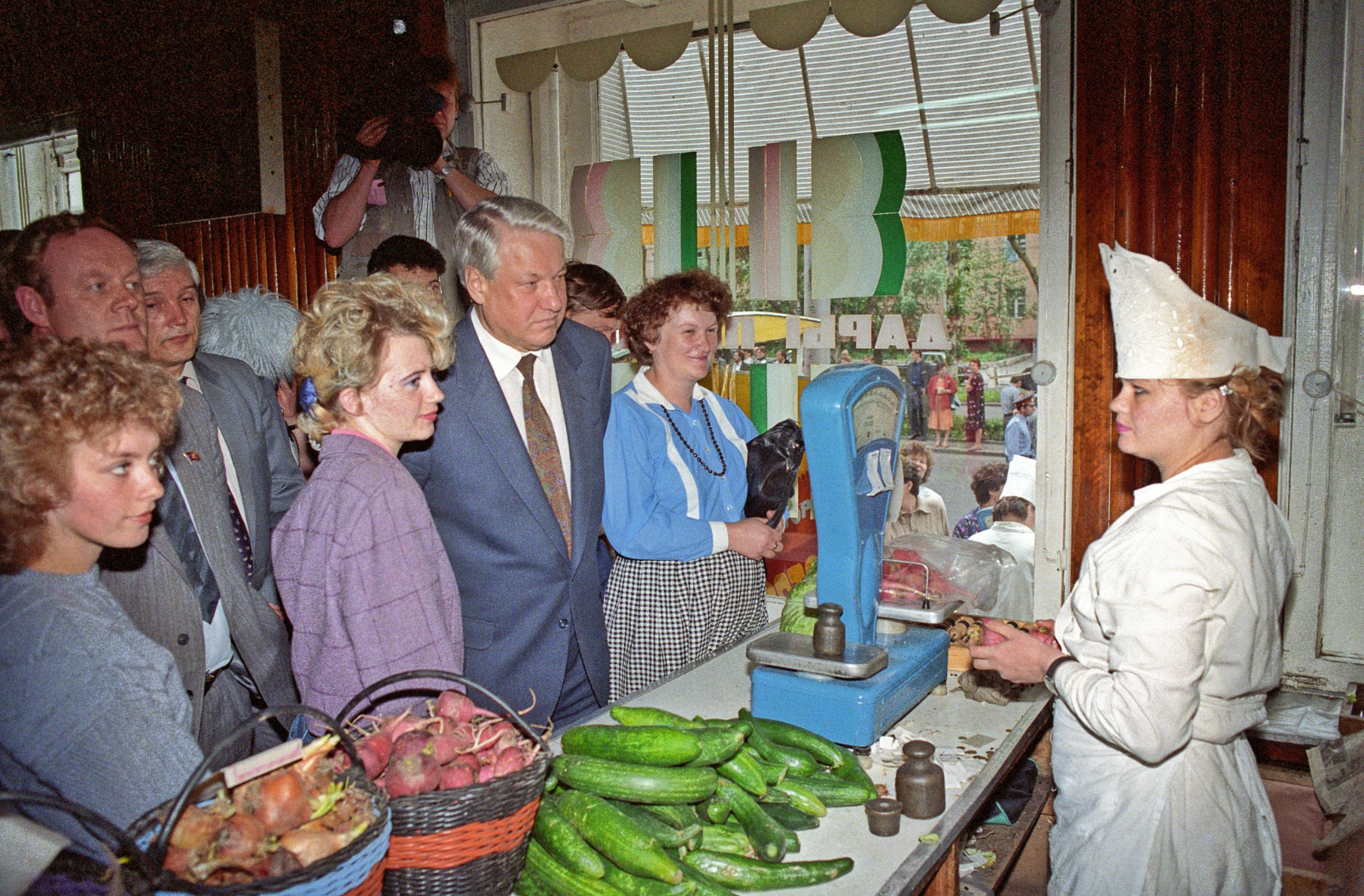 В 1992 году были приняты. 90 Годы Ельцин. Ельцин в 90х. Ельцин 1995.