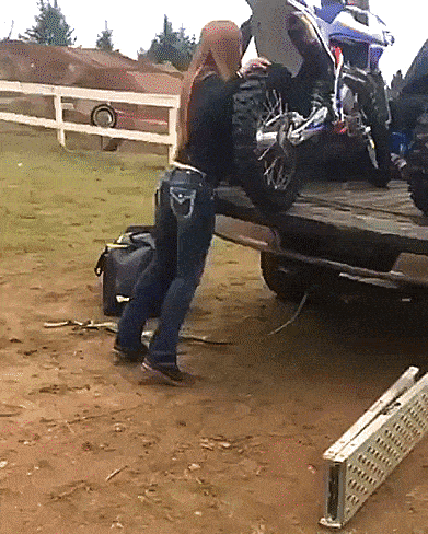 Гифки с девушками