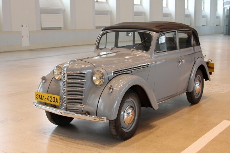 4 декабря 1946 г. - 74 года назад - В Москве собран первый легковой автомобиль «Москвич-400»