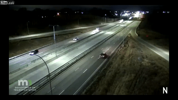 Едешь себе спокойно по дороге, а слева самолет обгоняет