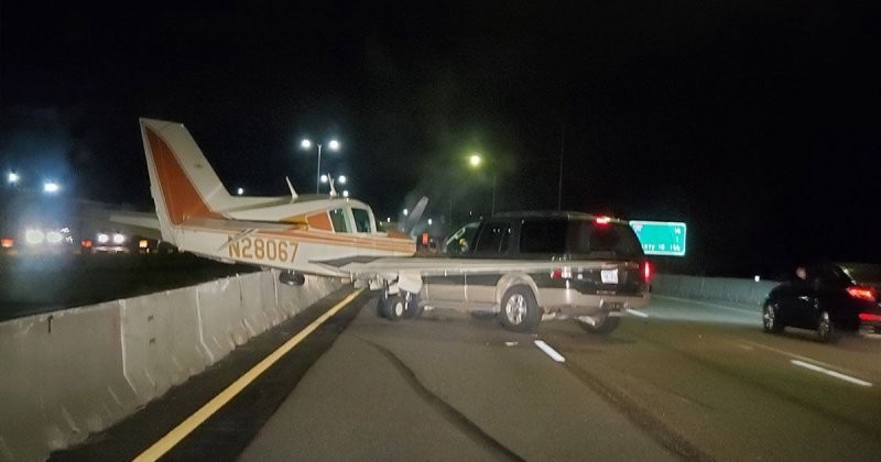 Небольшой самолет произвел вынужденную посадку на шоссе в Миннесоте и врезался во внедорожник